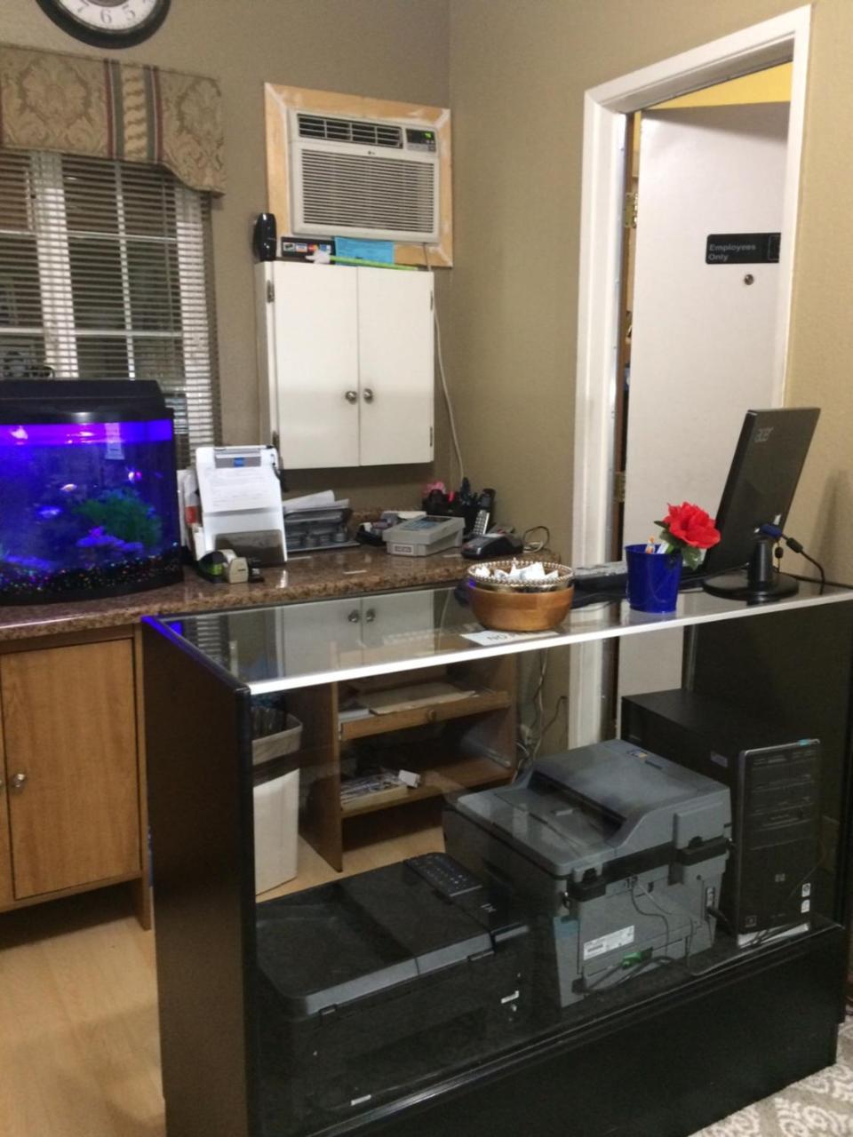荷兰客栈及套房酒店 Taft 外观 照片